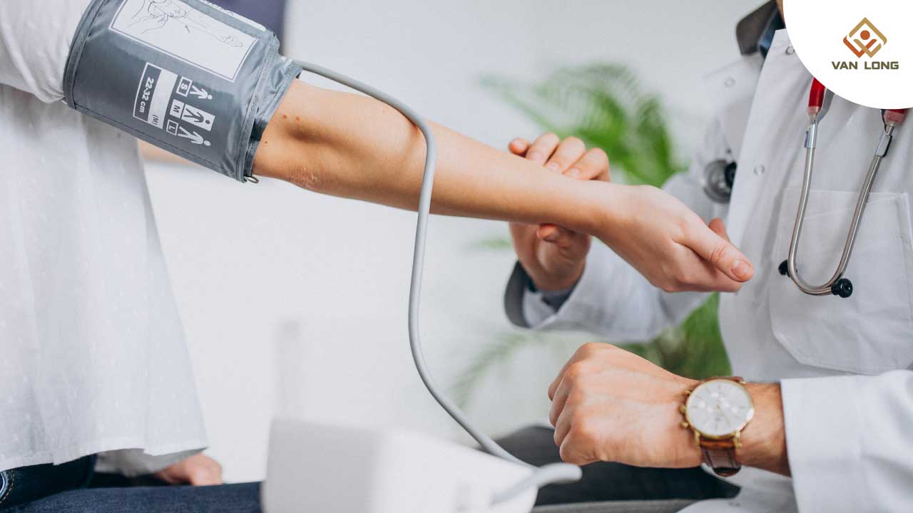 phát hiện cao huyết áp qua máy đo