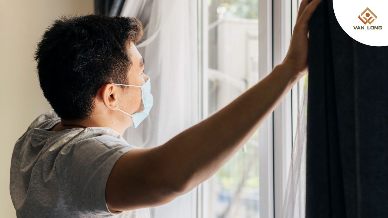 đóng kín cửa suốt ngày