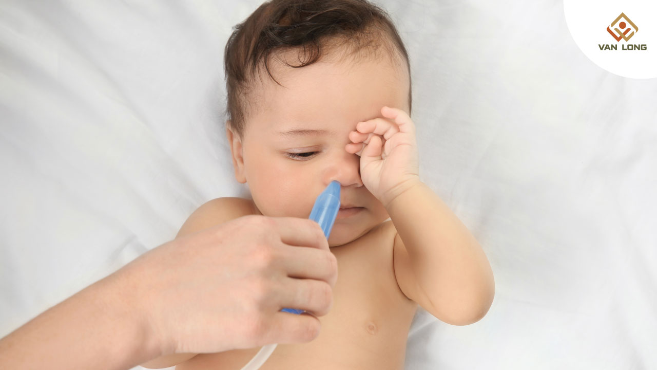 Khi nào cần hút mũi cho bé