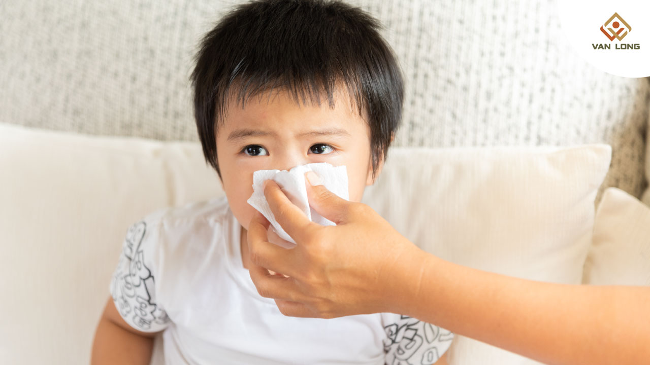 Những sai lầm phổ biến cha mẹ hay gặp khi làm sạch mũi cho con