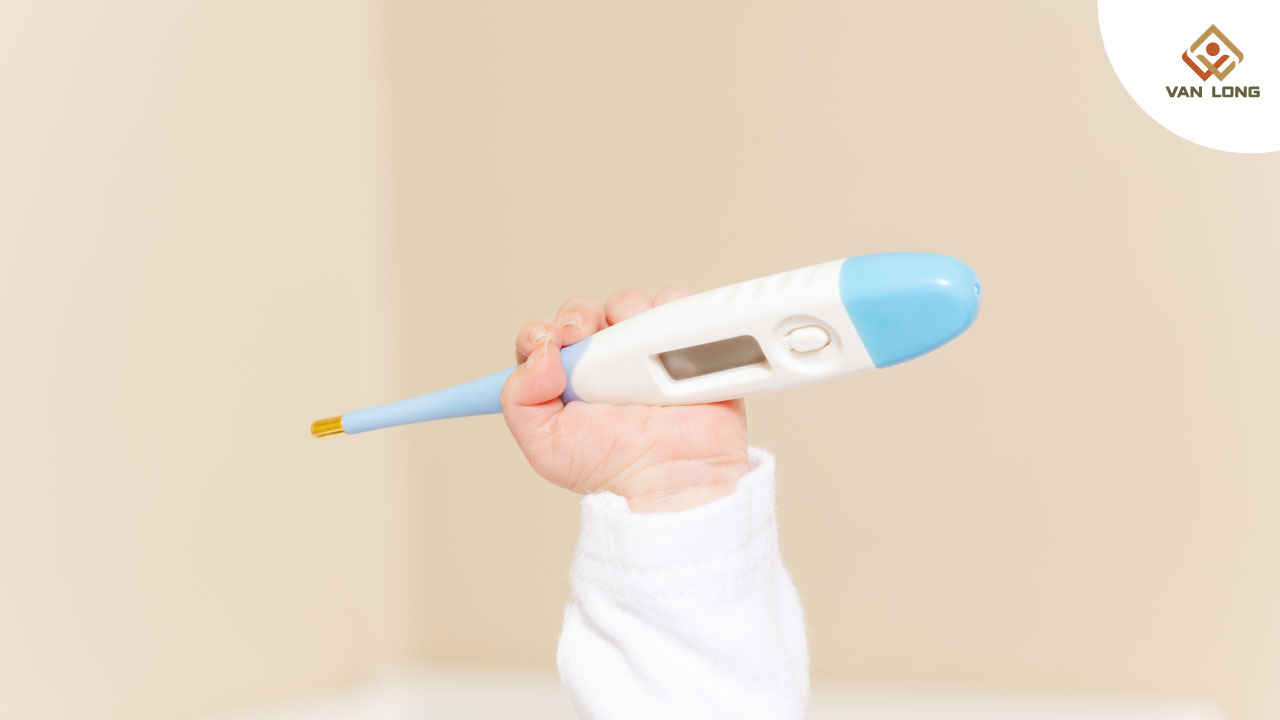 Tầm quan trọng của theo dõi thân nhiệt sau tiêm