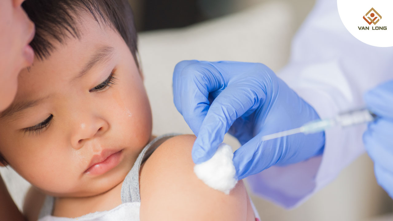 Vì sao cơ thể bị sốt sau tiêm chủng