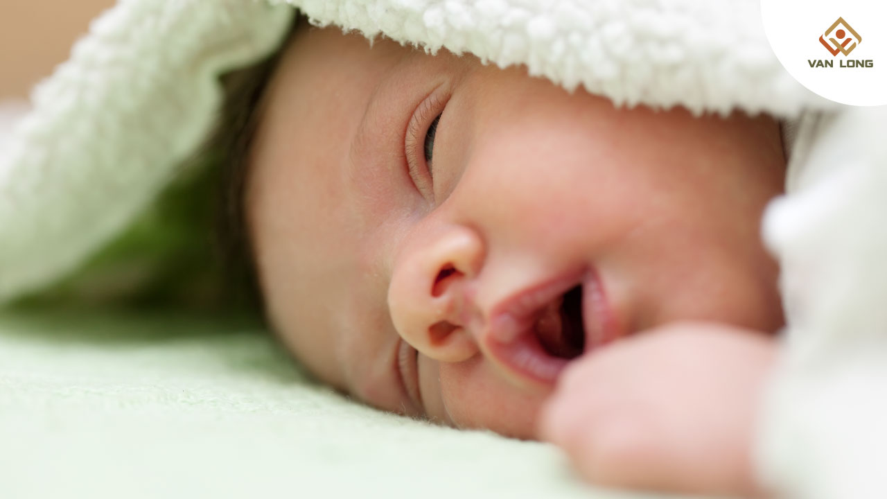 Sinh lý học vì sao trẻ sơ sinh không thể thở bằng miệng